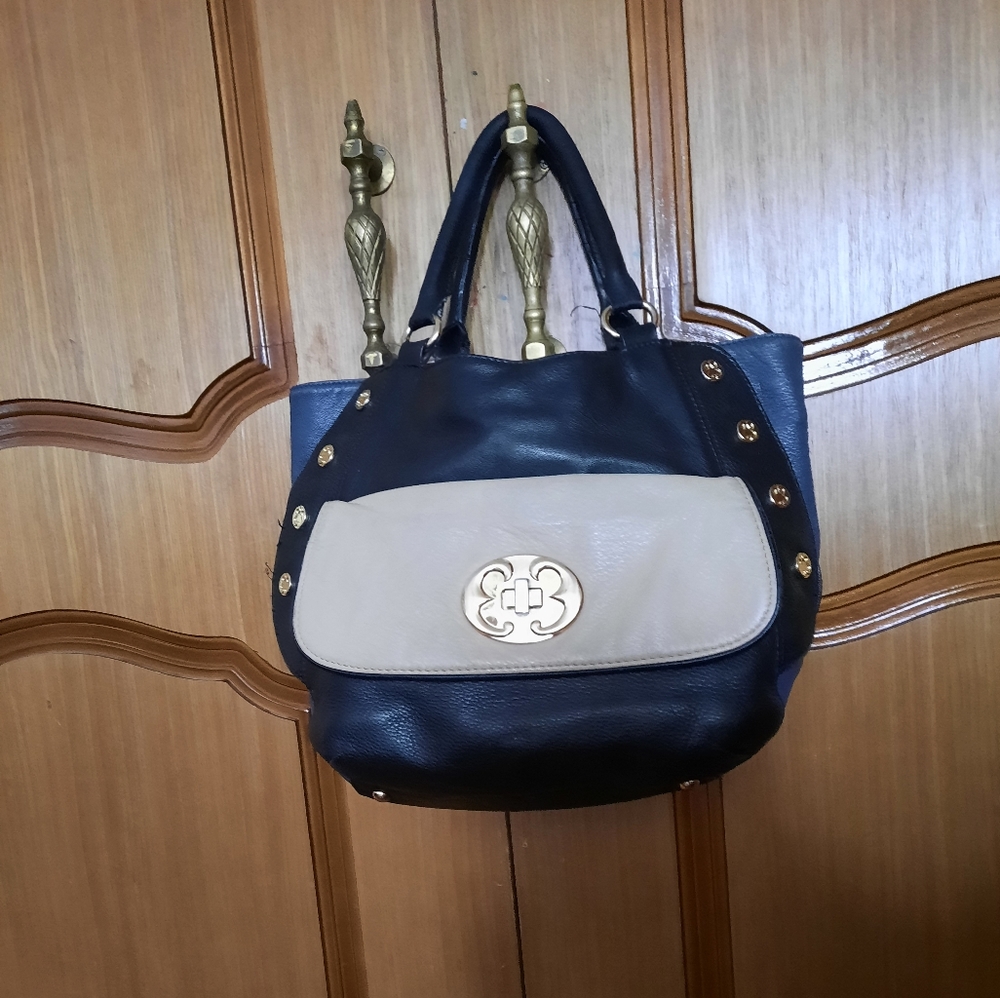 EmmaFox Black leather  cross body used. Size 14/10 $60
